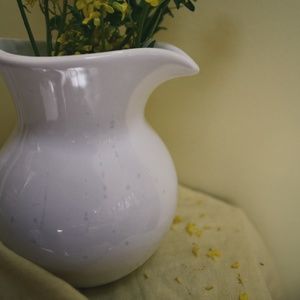 VINTAGE CERAMIC SMALL PITCHER / CREAMER